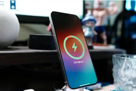 拉萨苹果15换屏服务分享用什么充电器给iPhone15充电更好 